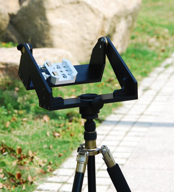 Tripod đa năng cho kính thiên văn và ống nhòm