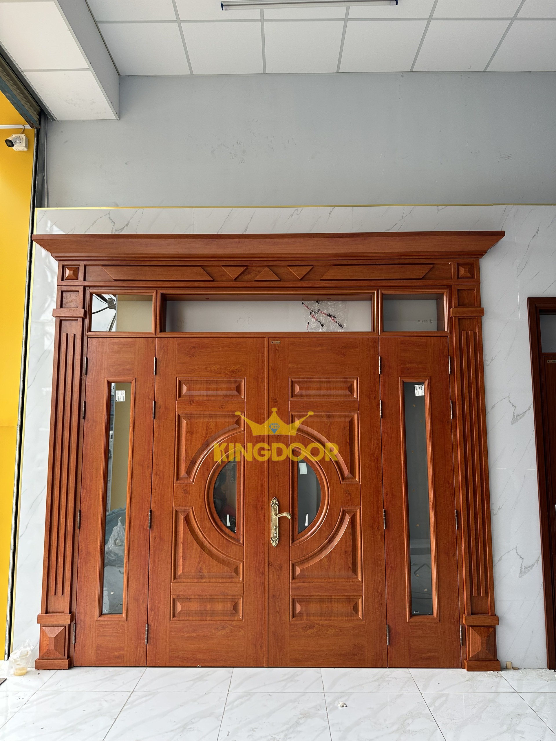 Cửa thép vân gỗ mẫu hiện đại