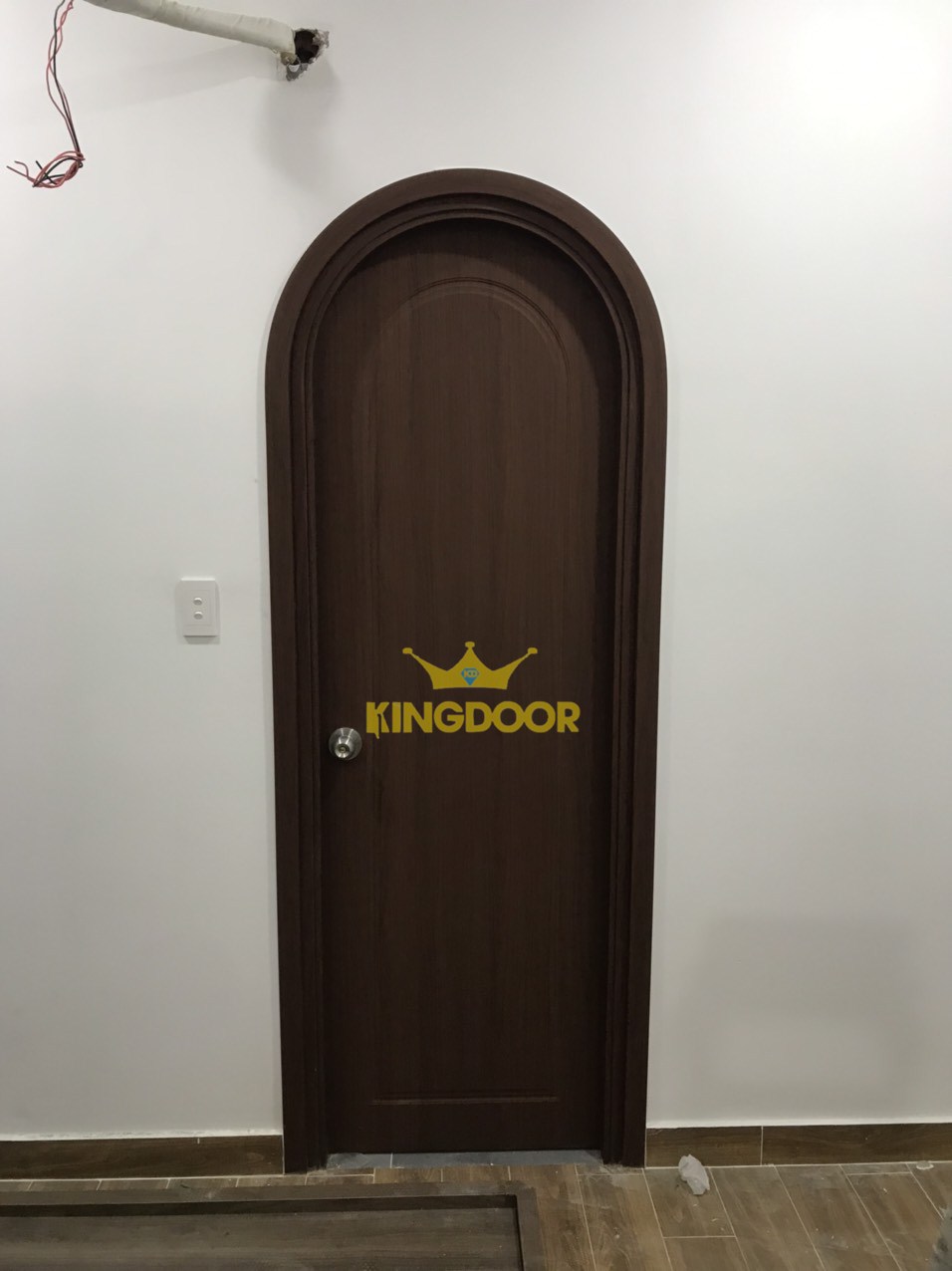 Cửa Vòm Nhựa Composite  Thiết Kế Tân Cổ Điển Hiện Đại