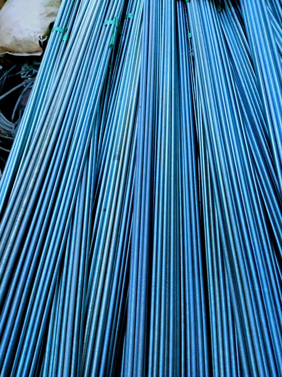 TY REN MẠ KẼM , NHÚNG NÓNG CẠNH TRANH