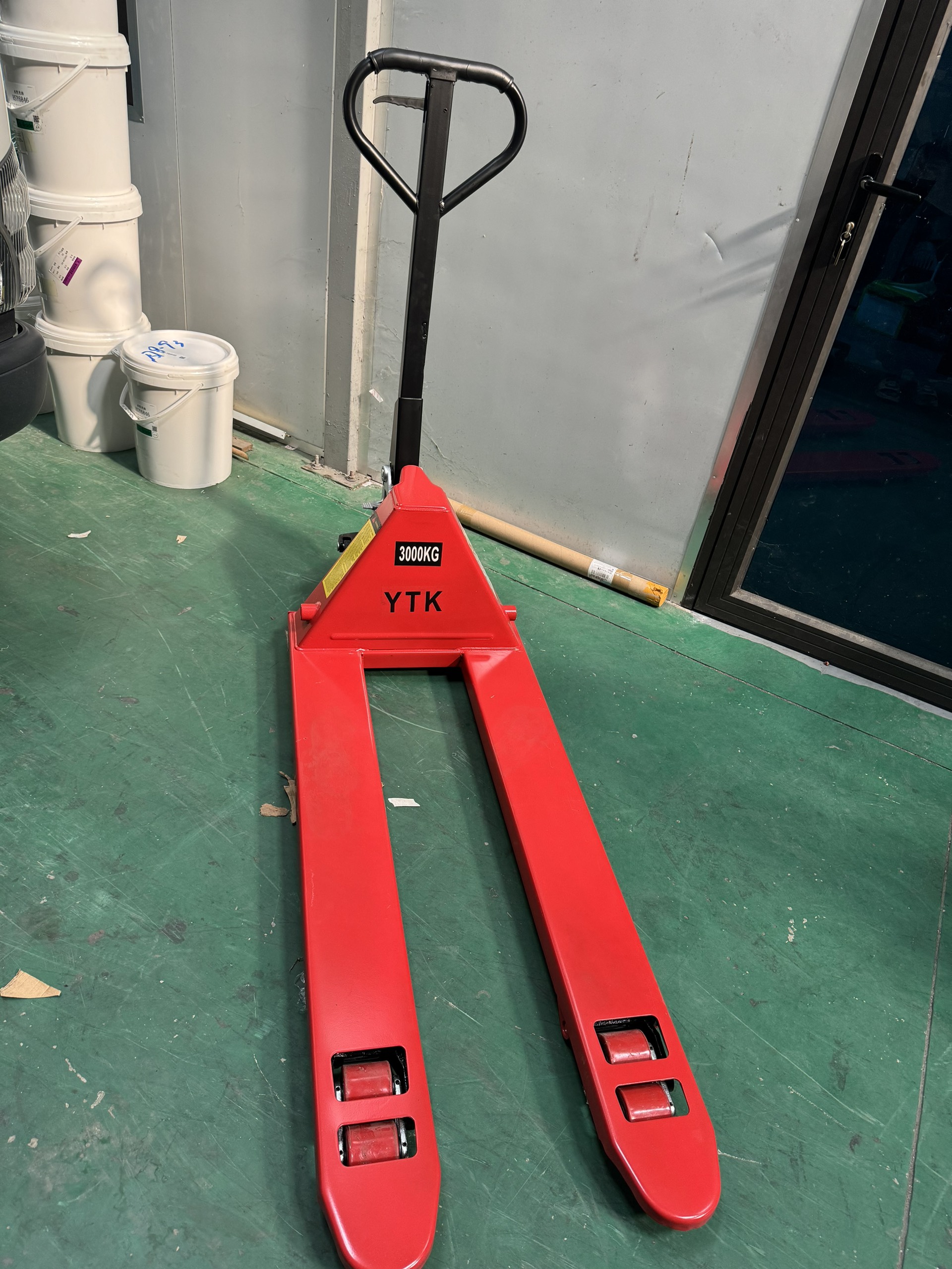 Xe nâng tay thấp YTK 3T càng hẹp