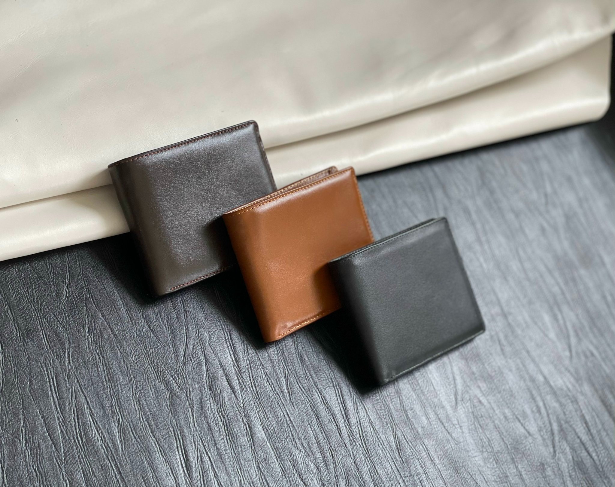 Xưởng Sản Xuất Mặt Hàng Cao Cấp Chuyên Về Đồ Da