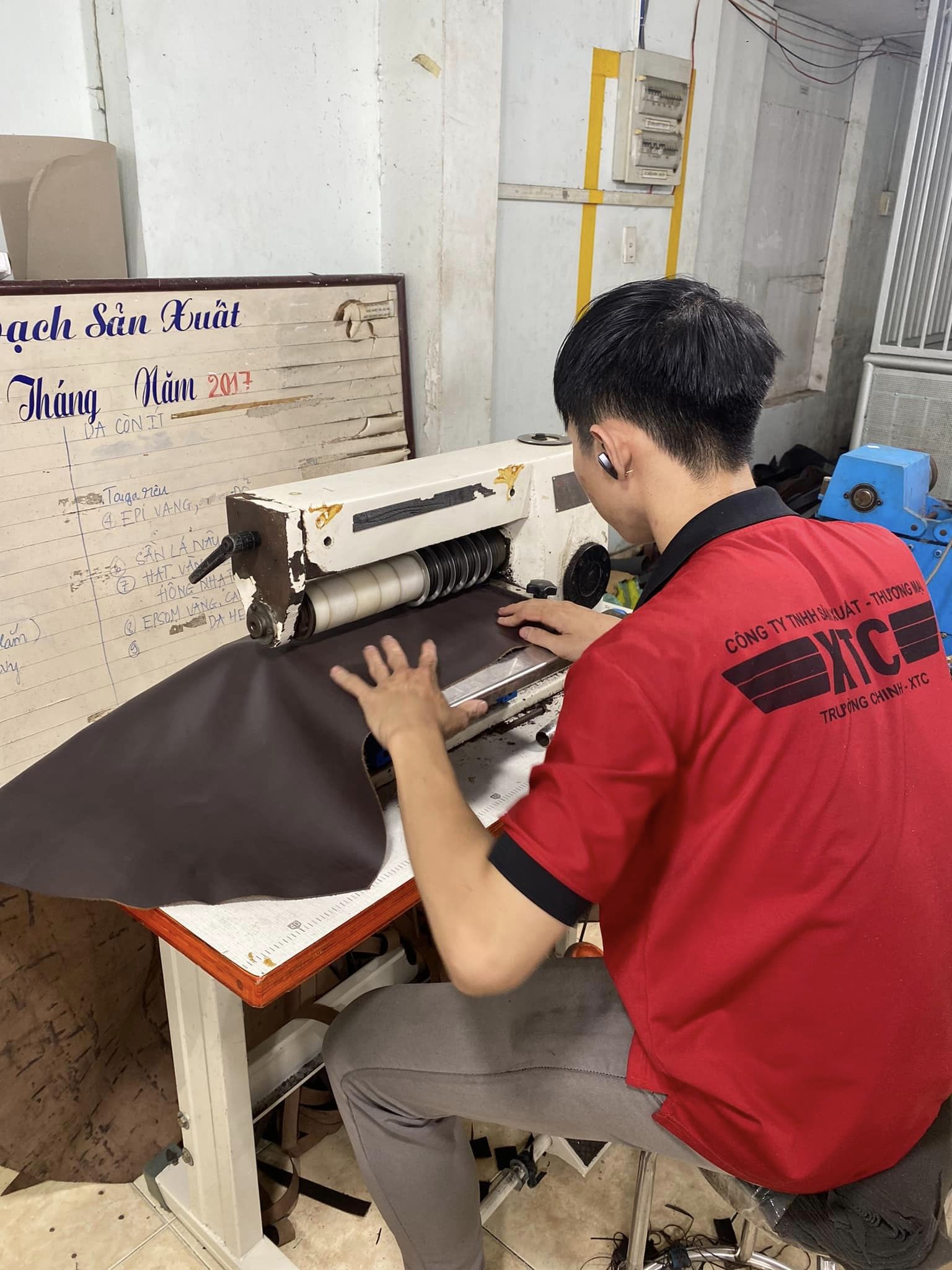 Xưởng sản xuất ví bóp da thật Trường Chinh chuyên sản xuất ví da