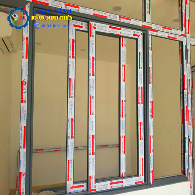 Mẫu cửa nhôm kính đẹp 2023 - 4 mẫu cửa nhôm kính đẹp nhất