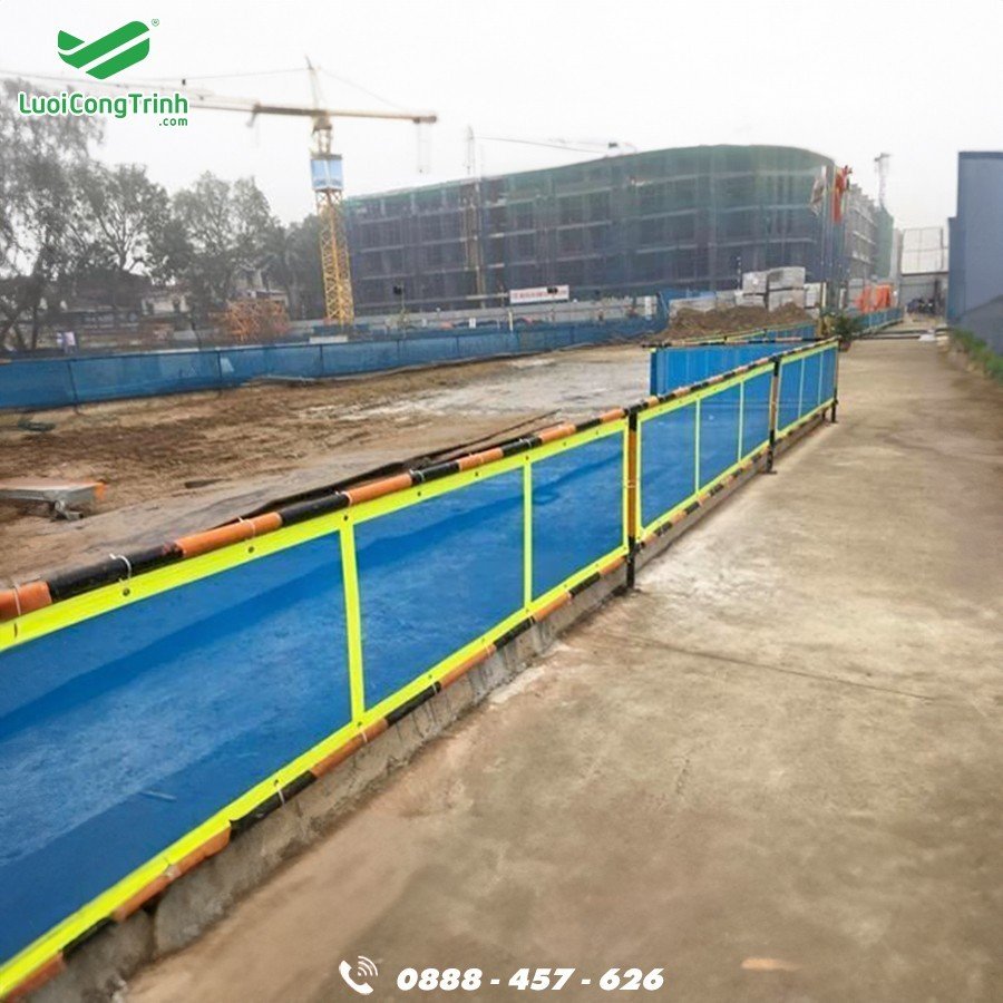 Lưới PVC may viền và bấm khuy theo yêu cầu