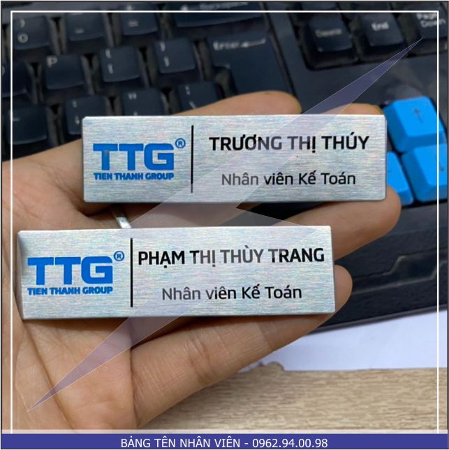 Bảng tên nhân viên