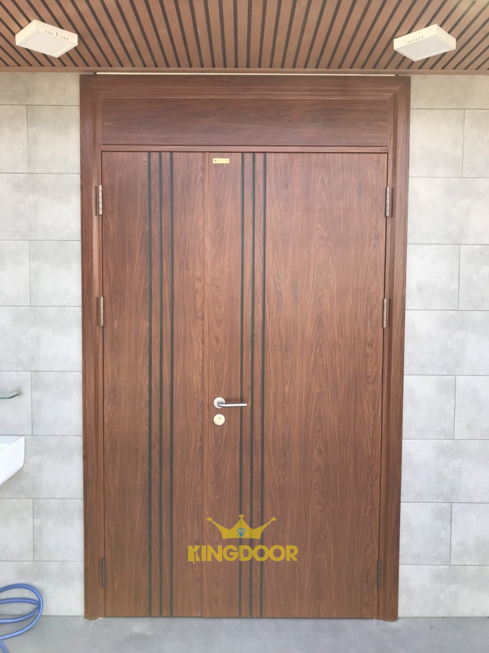 Cửa Thép Vân Gỗ Chống Nước Có Tốt Không