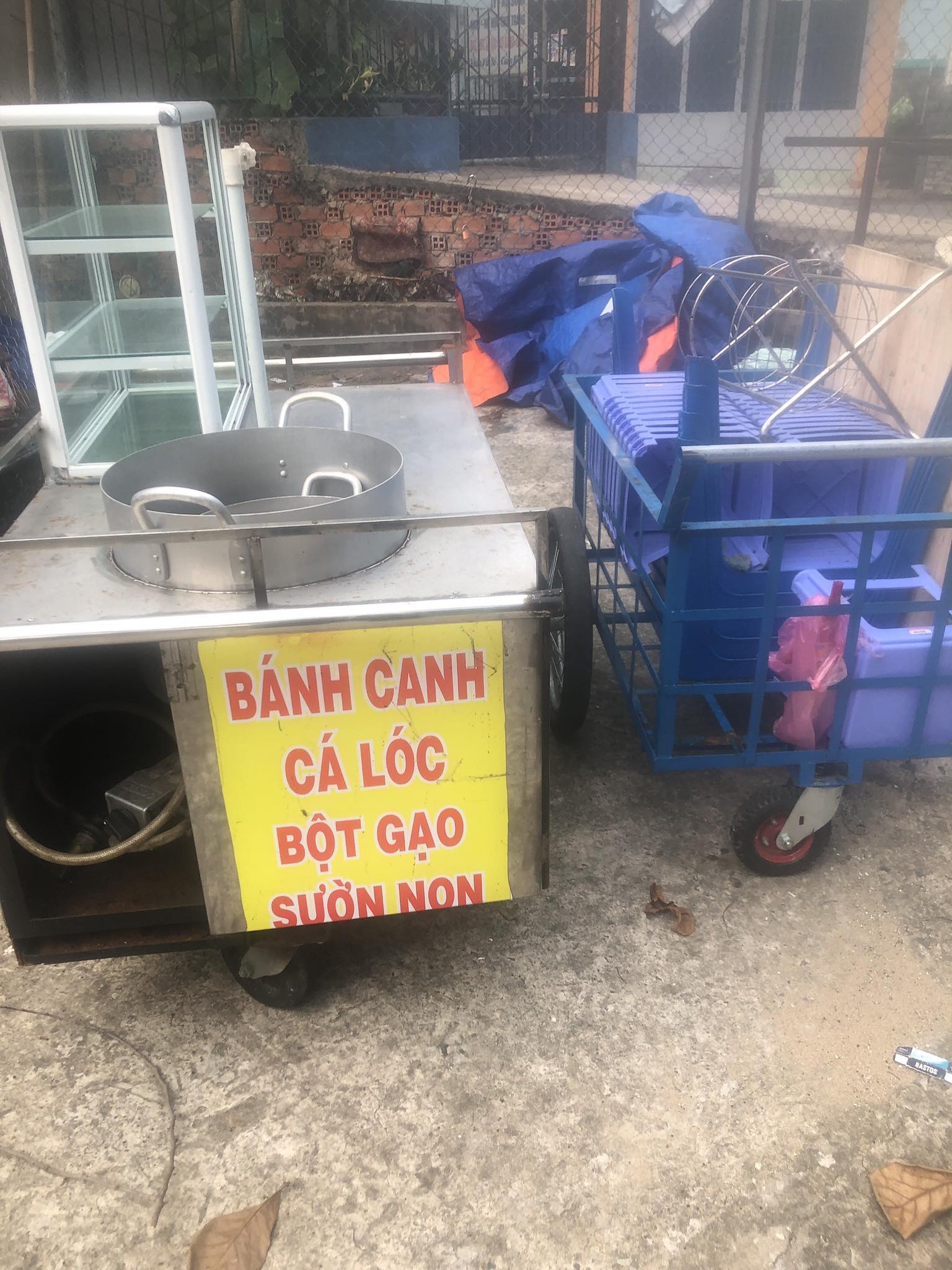 Cần thanh lý bộ xe và ghế bán hàng