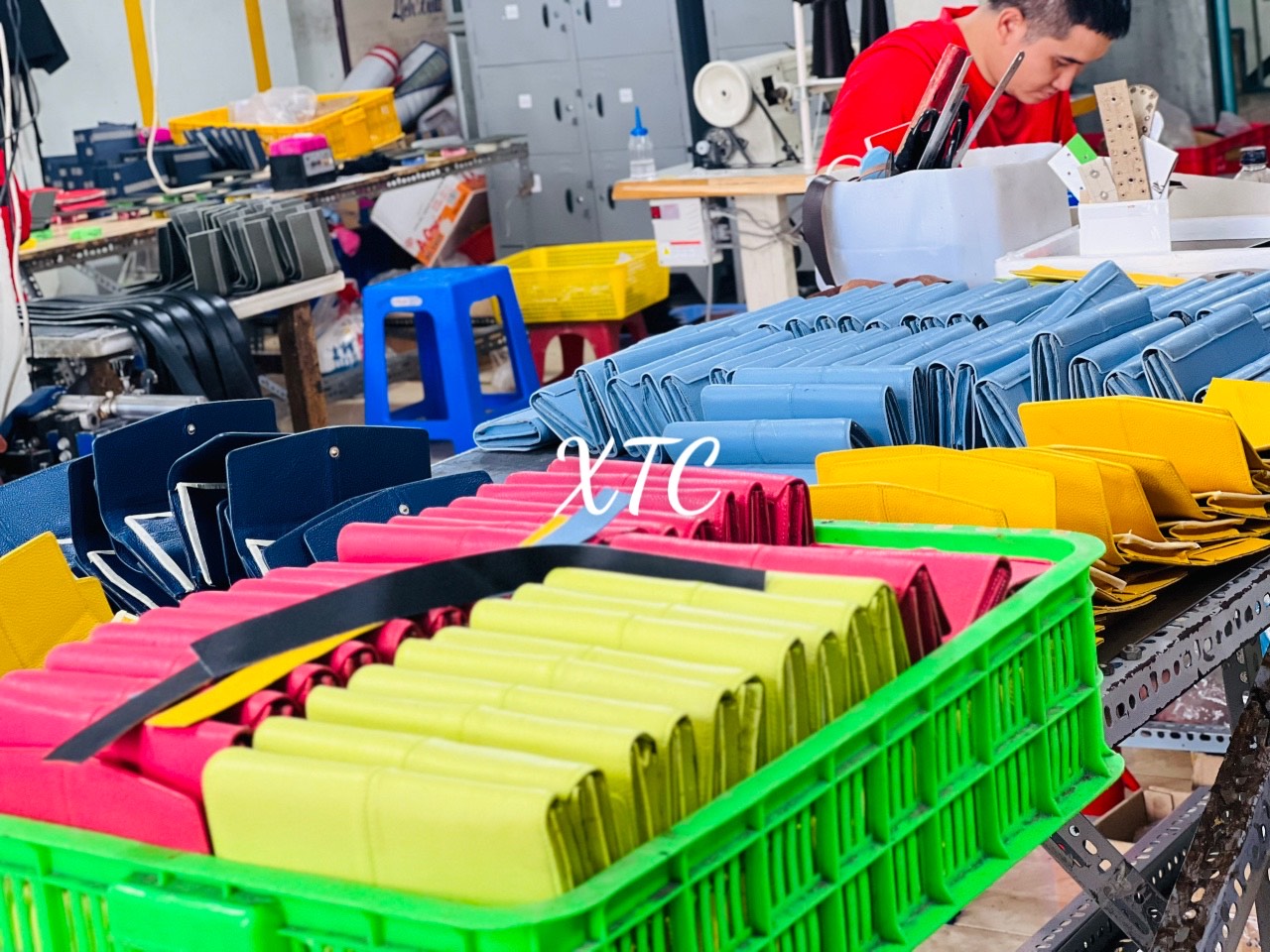 Xưởng sản xuất đồ da B.ò và da C.á S.ấu thật TPHCM