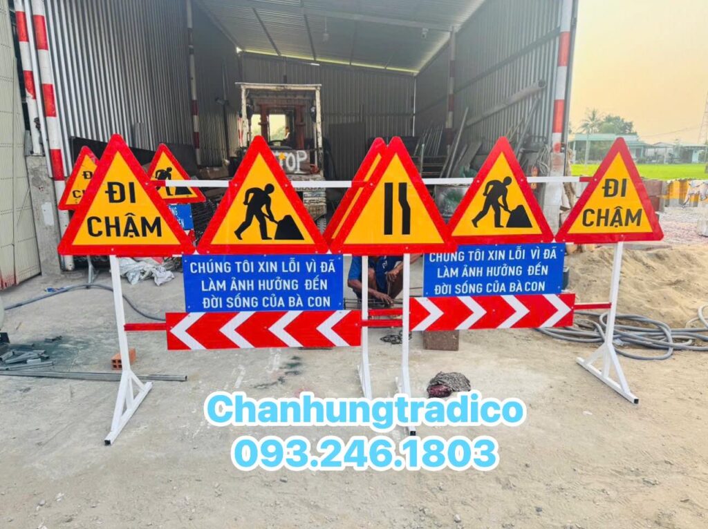 Sản xuất và cung cấp các loại biển báo giao thông phản quang