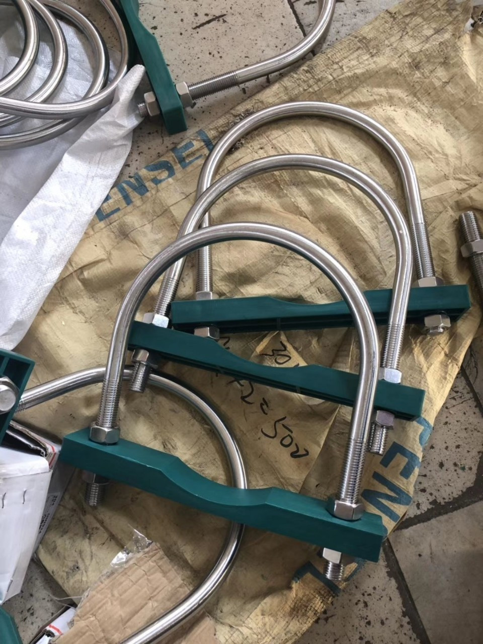 Kẹp ống chứ u, Kẹp ống inox chữ p, Kẹp ống lót cao su, Kẹp đỡ ống có đế