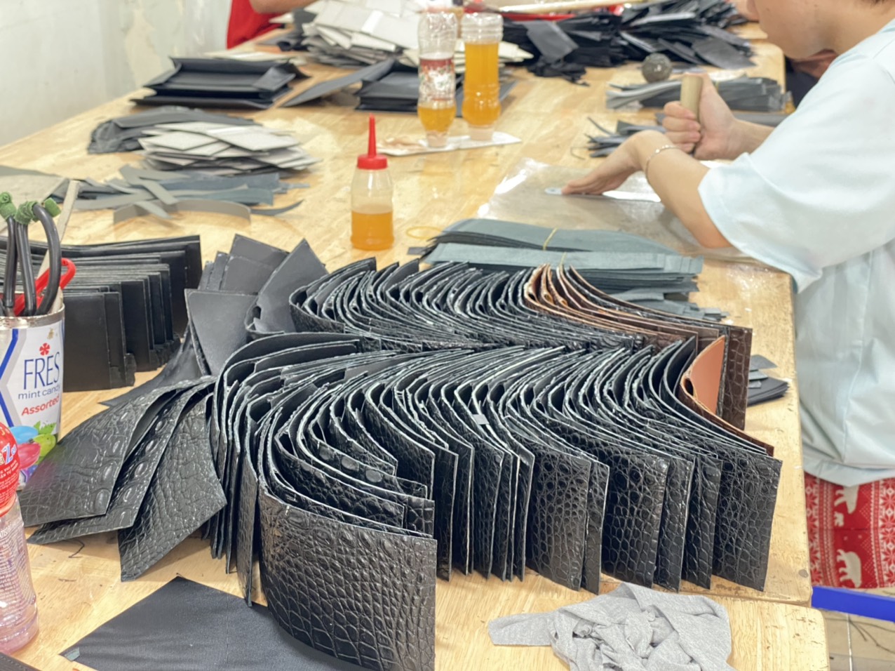 KHỞI NGHIỆP – KINH DOANH CHO TẤT CẢ CÁC MẶT HÀNG PHỤ KIỆN ĐỒ DA THẬT TẠI XƯỞNG