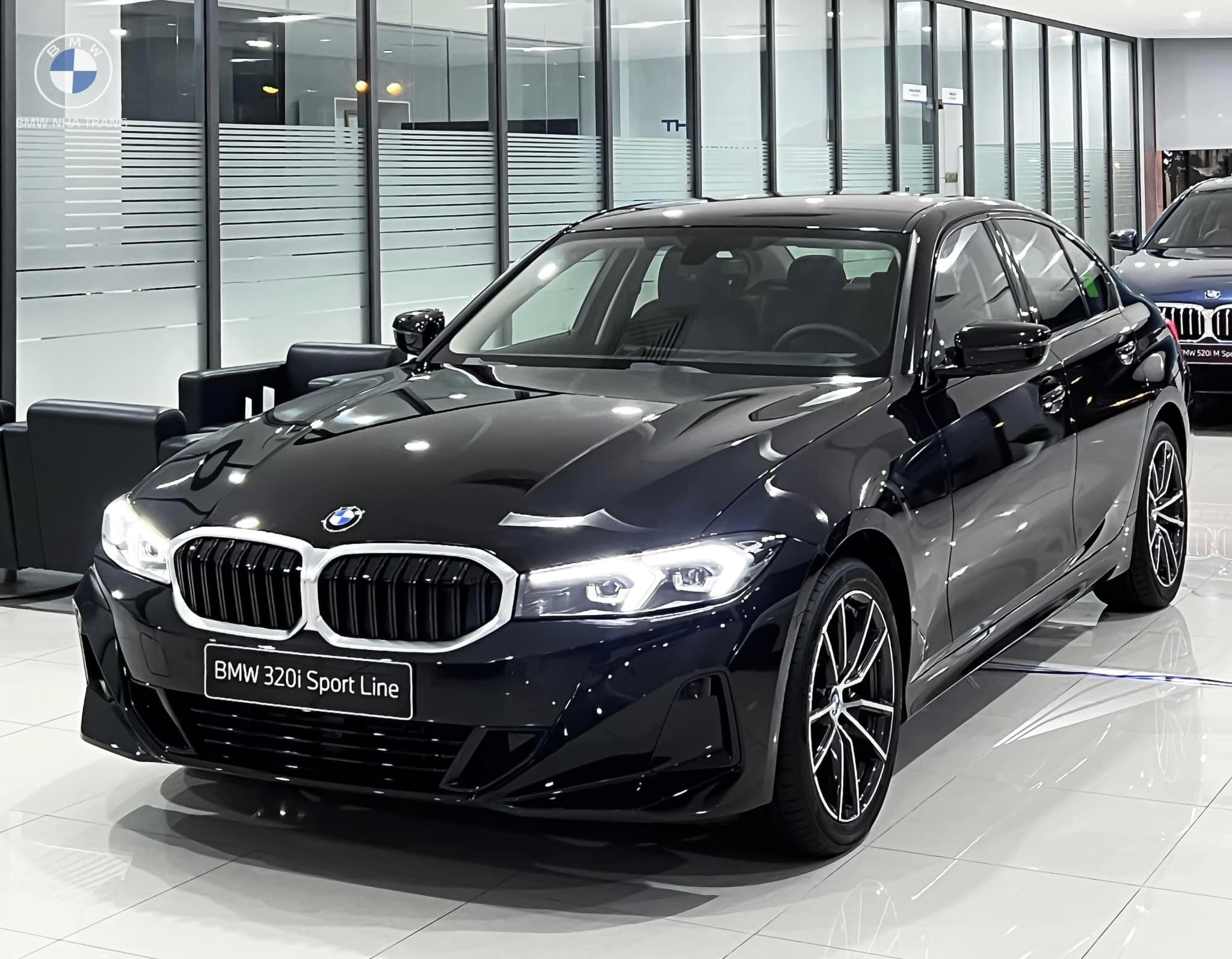 xe BMW 320i mới bảo hành 5 năm