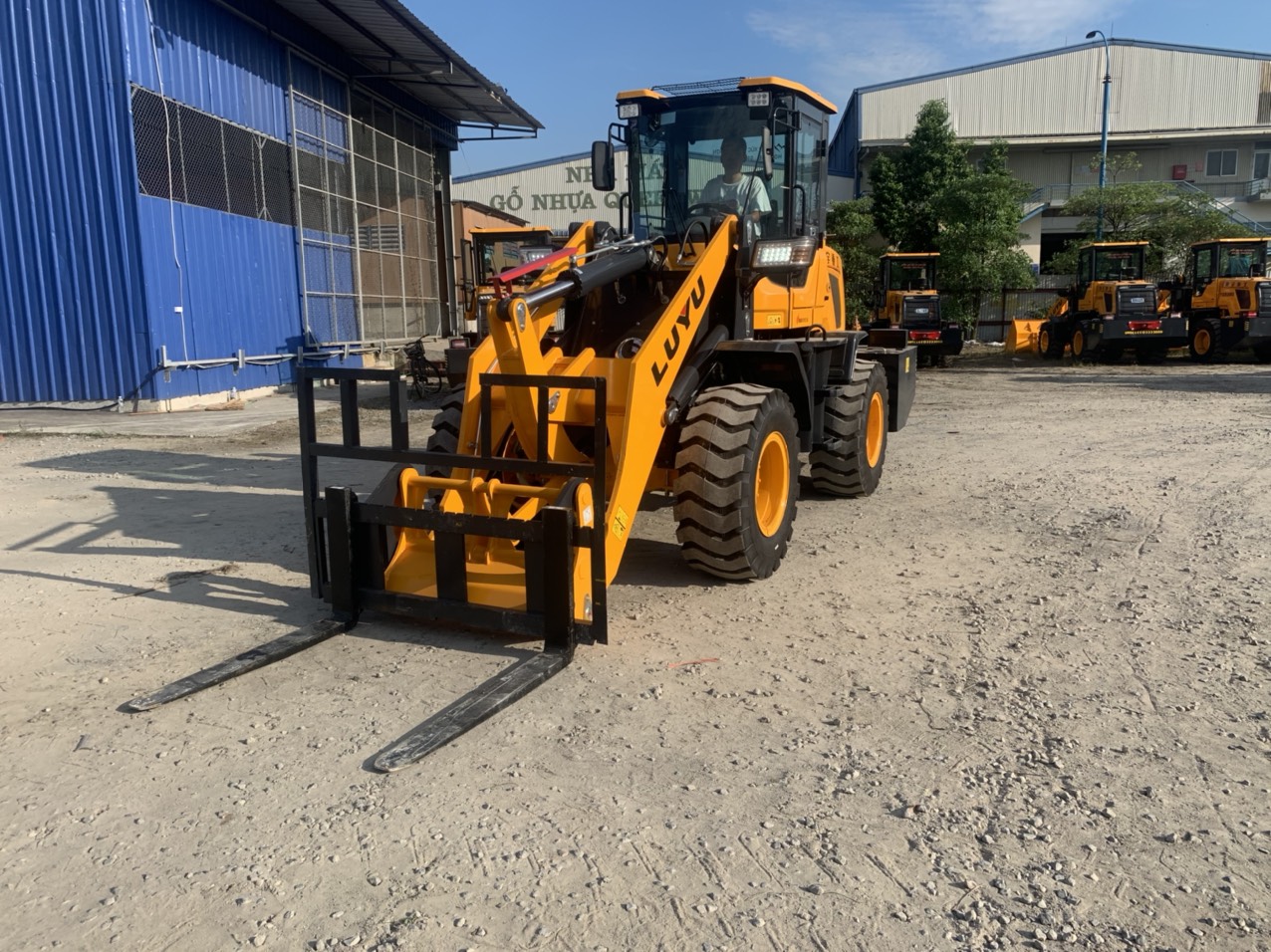 máy xúc lật LUYU TS938KH