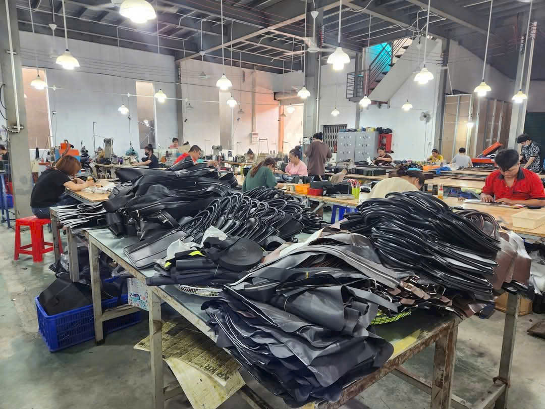 Sản Xuất Quà Tặng Hội Nghị, Đại Hội Bằng Đồ Da Thật – Giao Nhanh Tại TP.HCM