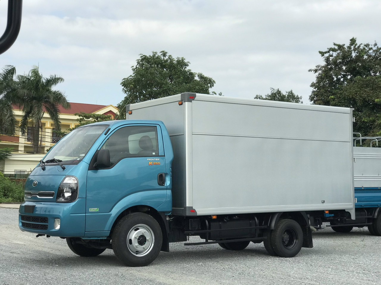 XE TẢI FRONTIER KIA K250 THÙNG KÍN