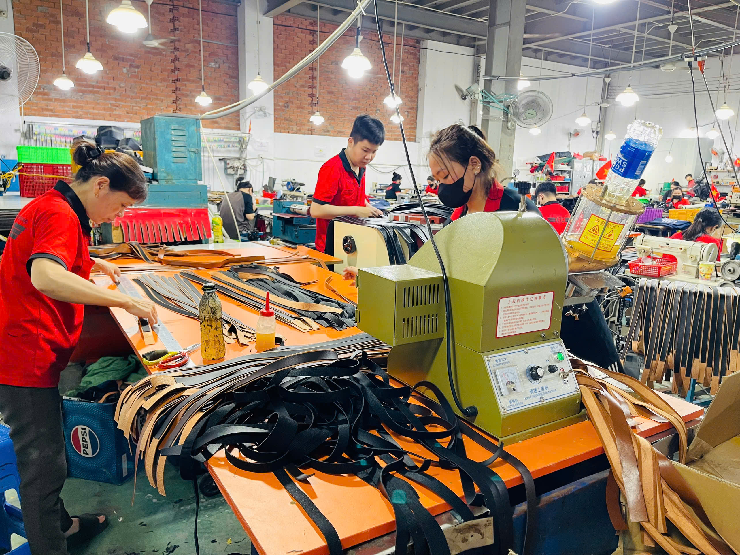 Nguồn Hàng Sỉ Đồ Da Thời Trang Từ Xưởng Uy Tín