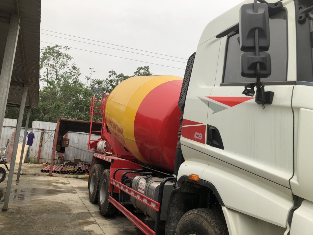 Xe ô tô trộn bê tông, 12m3, ngân hàng thanh lý, giá cả thương lượng