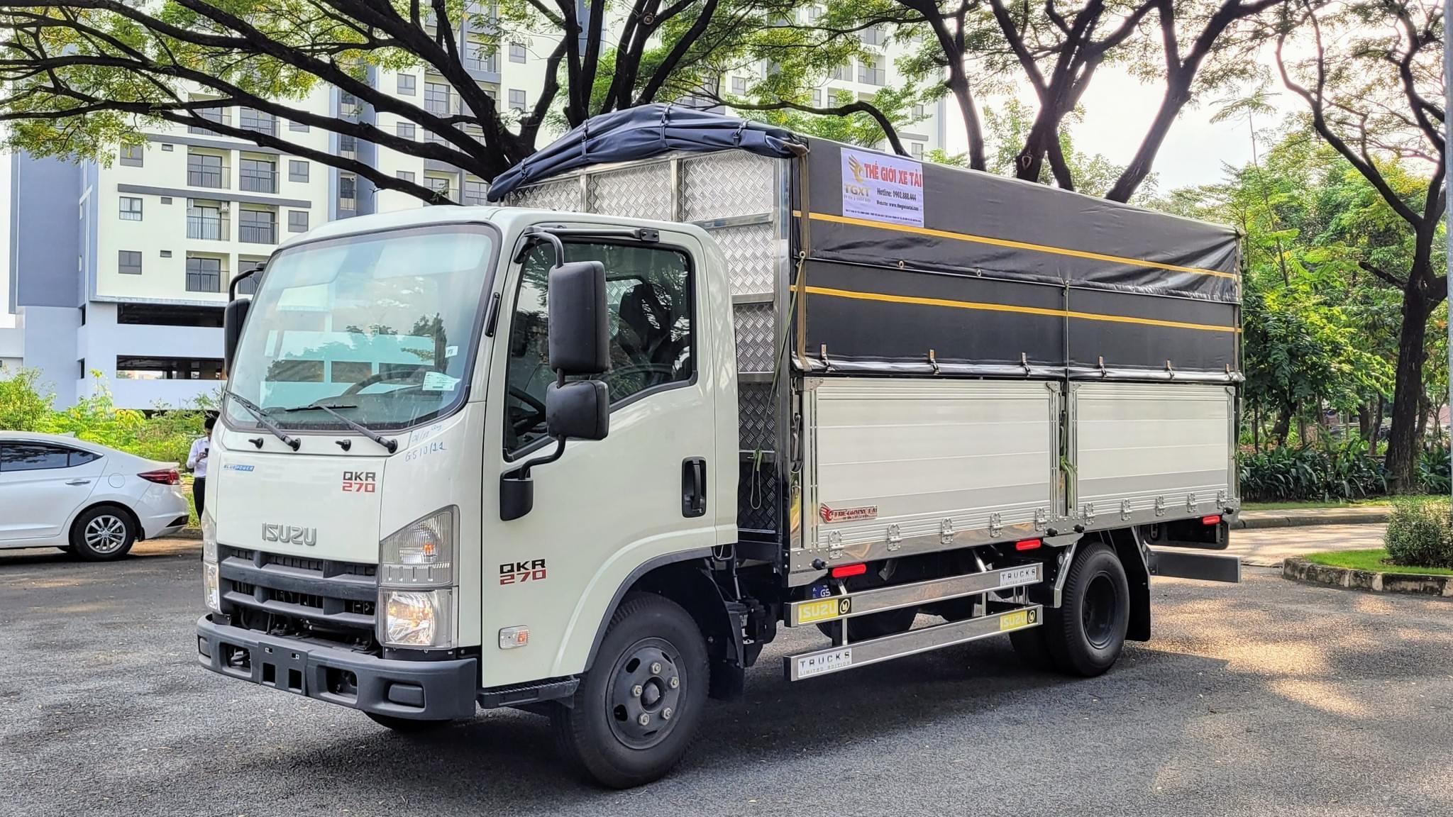 Xe tải ISUZU thùng bạt 2.4 tấn