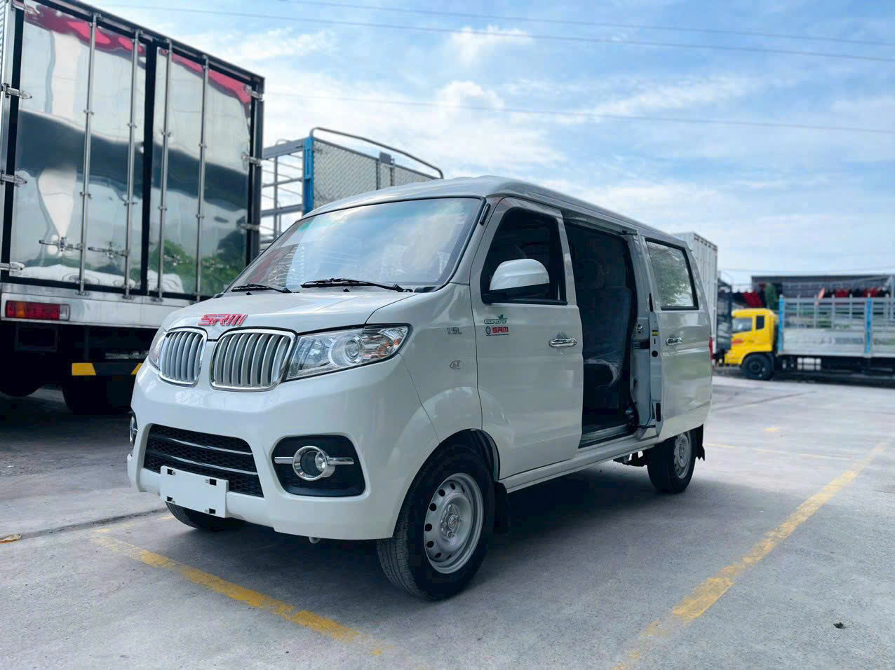 Xe Van SRM X30i 5 chỗ – Chở Hàng Nội Thành – Trả Góp 25% – Gọi Ngay!
