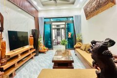 Bán nhà giáp bát 6 tầng thang máy long lanh VF3 đỗ cửa hoàng mai