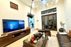 Bán nhà 4 tầng dân xây lô góc ngõ thông đường hoàng mai