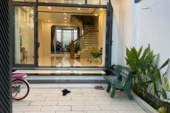 ►  BÁN NHÀ ĐẸP 3 TẦNG BÊ TÔNG CỐT THÉP - ĐƯỜNG NHỰA 12M - SẴN SỔ HỒNG - FULL