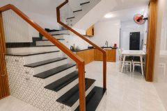 KẾ TRƯỜNG SÁT CHỢ NGAY TRUNG TÂM - NHÀ MỚI 3 TẦNG LẠC LONG QUÂN CHỜ CHỦ MỚI.