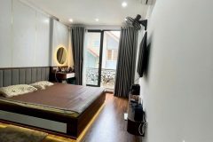 Cực hiếm! Nhà phân lô 7 tầng mới xây tại Lạc Long Quân – Oto vào nhà
