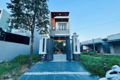 Nhà phố 1 trệt – 2 lầu, nội thất hoàn thiện