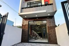 NHÀ 1 TRỆT 1 LẦU ĐÚC KIÊN CỐ – 103M² – SHR – SÂN ĐẬU Ô TÔ – GIÁ 2 TỶ 3