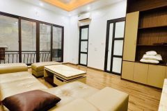 Sát phố, cạnh Hồ Tây – Nhà 5 tầng kiên cố, tiện ích ngập tràn – Giá mềm