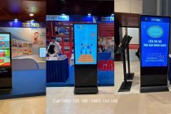 Cho thuê standee điện tử 55 inch chính hãng giá rẻ