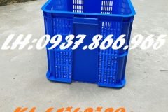 Sọt nhựa trong kho xưởng, sóng nhựa hở, sóng nhựa công nghiệp