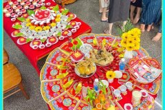 Trên mâm cúng mụ cho bé có thể bày trí cả gà và vịt được không ?