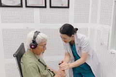 Máy trợ thính món quà ý nghĩa  cho bác thương binh