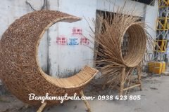 Ghế tổ chim mây tre đan chụp hình ngoài trời