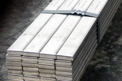 Inox có độ bền, độ cứng cao giá rẻ
