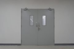 Cửa thép chống cháy 2 cánh EI60 và vai trò trong hệ thống thoát hiểm