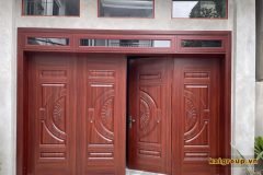 Cửa thép vân gỗ có bền không? Độ bền và khả năng chịu thời tiết