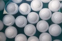 Bóng (banh) golf nổi đánh ra hồ