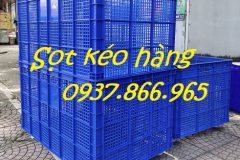 Sọt dùng trong phân xưởng, sọt nhựa có 5 bánh xe dưới đáy, sóng nhựa
