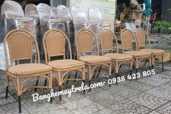 Ghế mây đan nhựa chân sắt