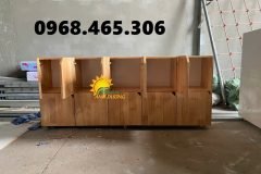 Tủ gỗ đựng chăn gối mầm non, tủ cặp dép trẻ em bằng gỗ