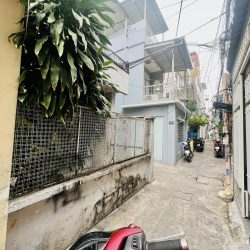 Nhà 2 Tầng diện tích ĐẤT rộng hiếm có tại Quận 10, đường Hòa Hảo