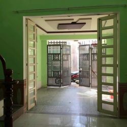 Nhà xinh sổ hồng riêng, hoàn công đầy đủ, đúc lửng có 3 phòng ngủ, ngay nhà máy