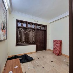 Bán nhà lạc trung 5 tầng vỉa hè ô tô tránh dừng đỗ ngày đêm kinh doanh hai bà tr