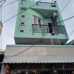 Nhà xinh 1 lửng 1 lầu có 3 phòng ngủ gần cầu vượt quang trung