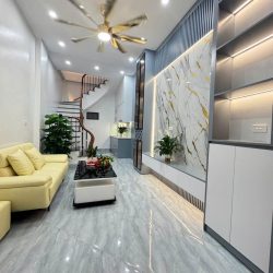 Bán  nhà Hồ Ba Mẫu, quận Đống Đa 6x tỷ ,28m,3 ngủ , gần đường ô tô , vị trí đẹp.