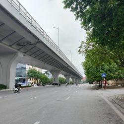 Bán Nhà mặt phố Cầu Giấy 210m2, MT 8m, 2 mặt thoáng, vỉa hè đá bóng, kinh doanh